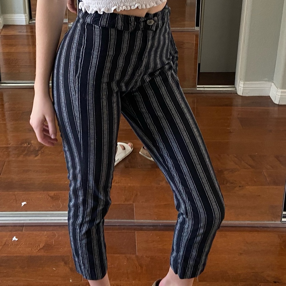 Black and grey striped cropped pants